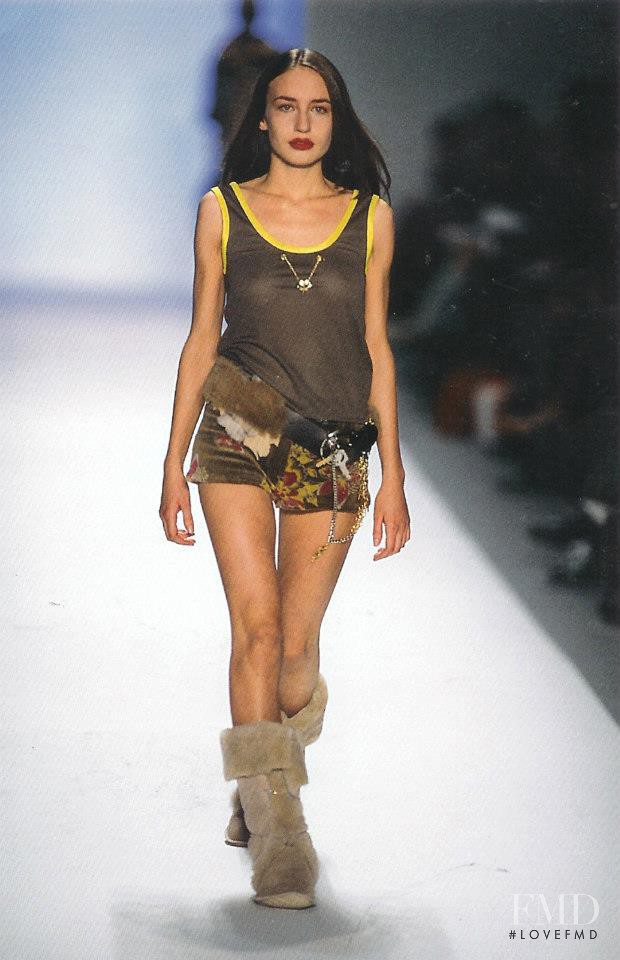 Lizzy Jagger featured in  the Matthew Williamson fashion show for Autumn/Winter 2002