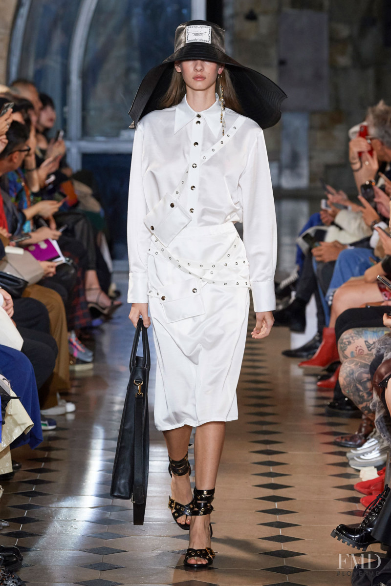 VICTORIA/TOMAS fashion show for Spring/Summer 2020