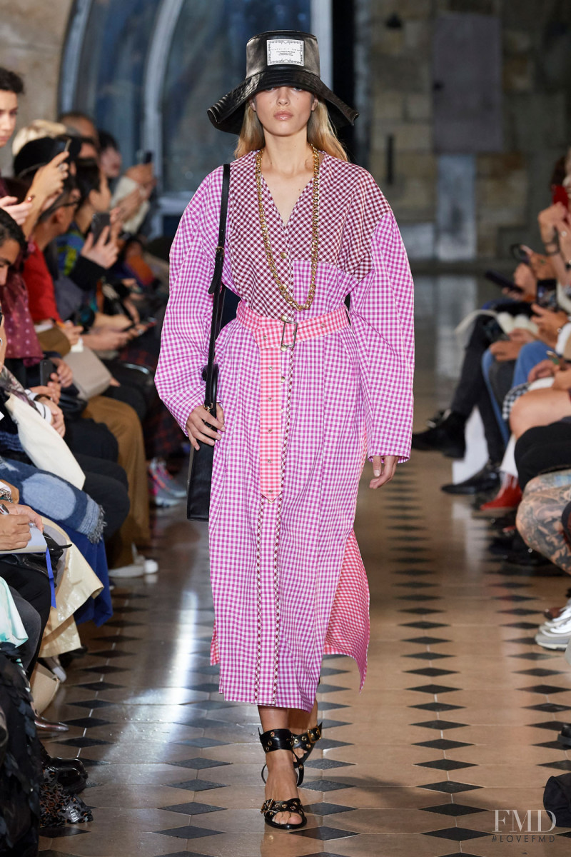 Pavla Pop featured in  the VICTORIA/TOMAS fashion show for Spring/Summer 2020