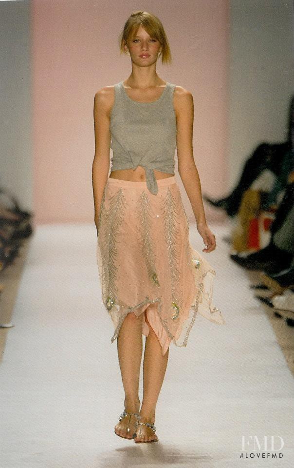 Linda Vojtova featured in  the Matthew Williamson fashion show for Spring/Summer 2004