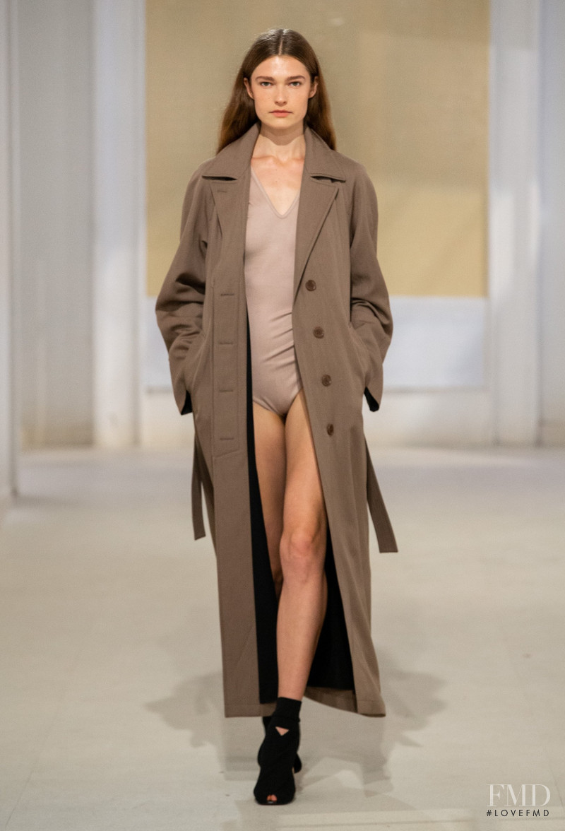 Laura Schoenmakers featured in  the Christophe Lemaire fashion show for Spring/Summer 2020