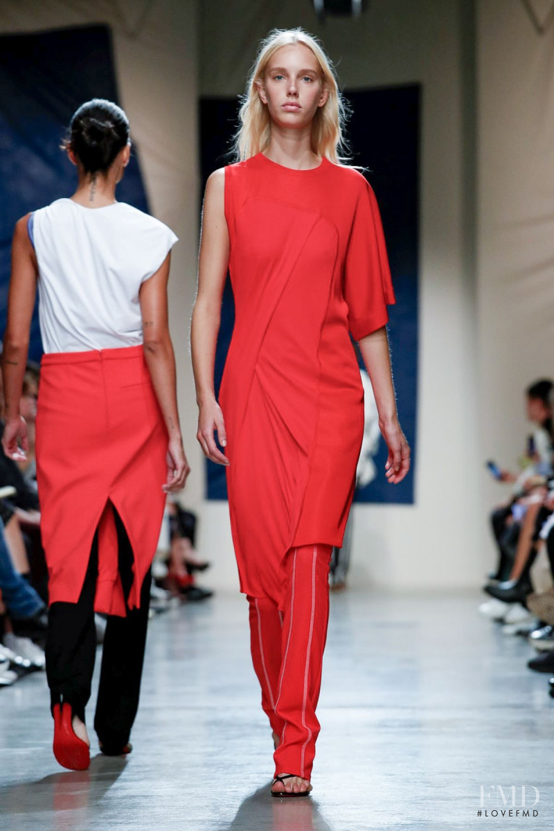 Jessie Bloemendaal featured in  the Atlein fashion show for Spring/Summer 2020