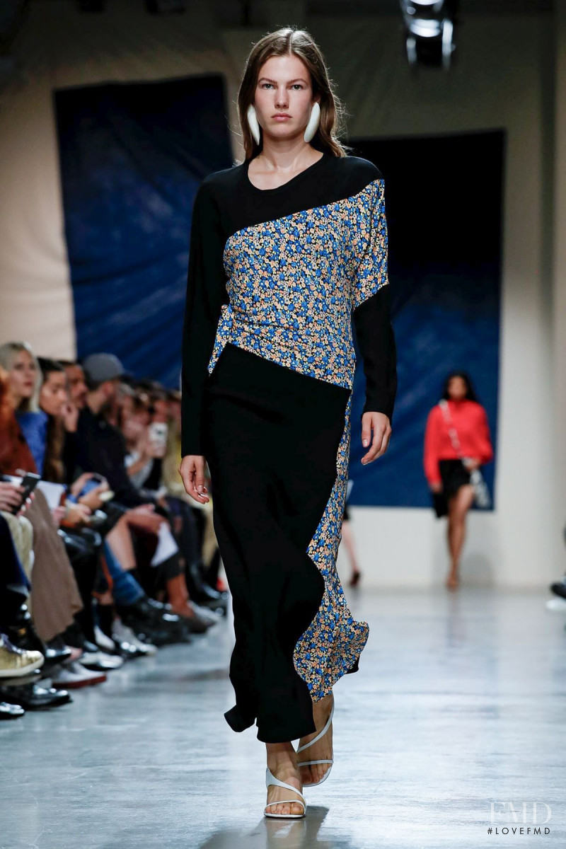 Roos Van Elk featured in  the Atlein fashion show for Spring/Summer 2020