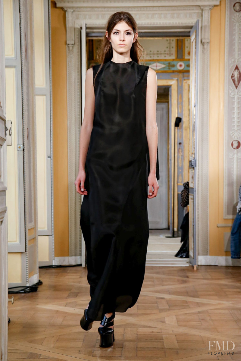 Karlijn Kusters featured in  the Olivier Theyskens fashion show for Spring/Summer 2020