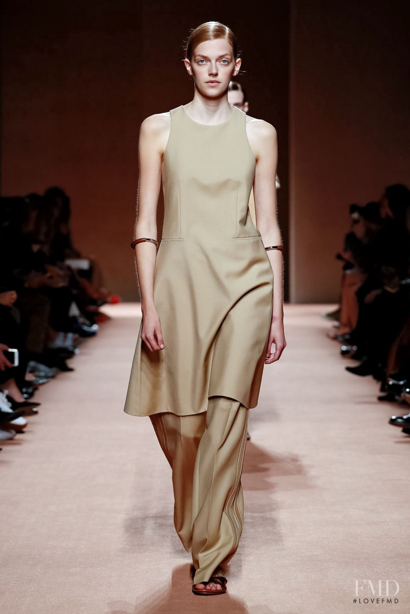 Eliza Kallmann featured in  the Hermès fashion show for Spring/Summer 2020