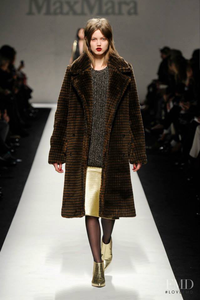 Lindsey Wixson featured in  the Max Mara fashion show for Autumn/Winter 2014