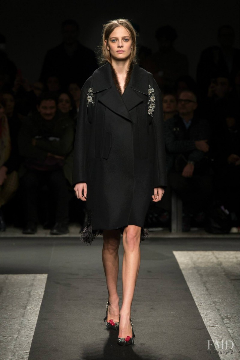 Ine Neefs featured in  the N° 21 fashion show for Autumn/Winter 2014