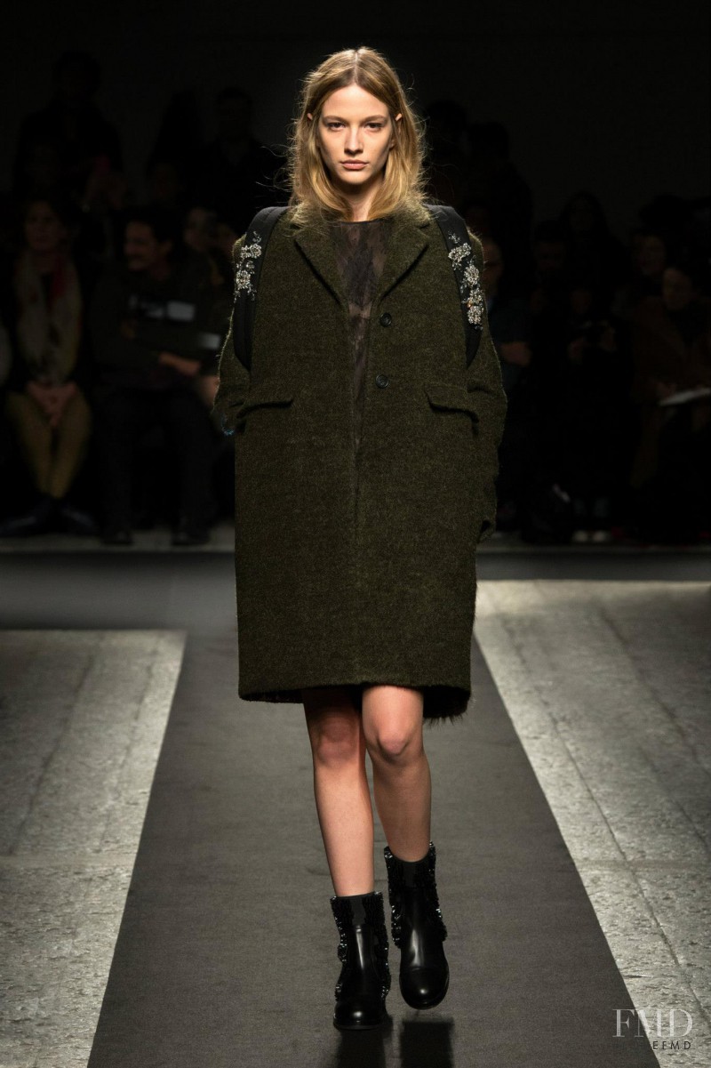Roberta Cardenio featured in  the N° 21 fashion show for Autumn/Winter 2014