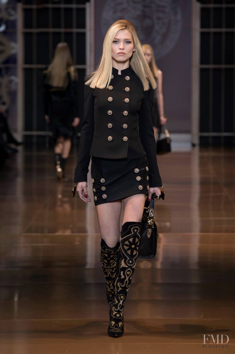 Hana Jirickova featured in  the Versace fashion show for Autumn/Winter 2014
