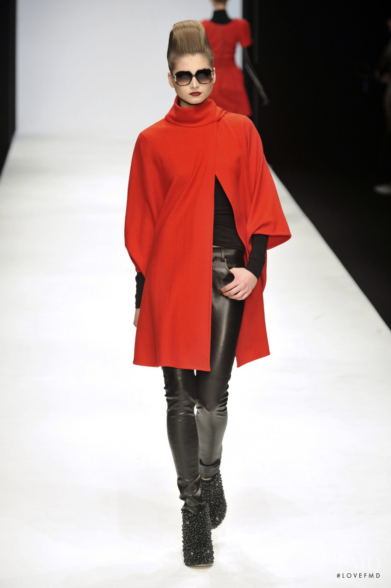 Issa fashion show for Autumn/Winter 2010