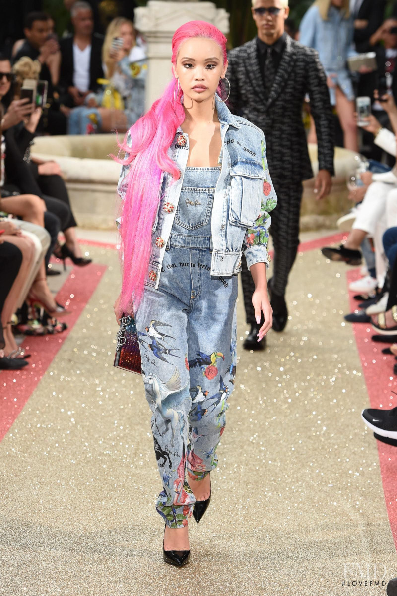 ChinqPink Jaychelle Vannatta featured in  the Philipp Plein fashion show for Resort 2019