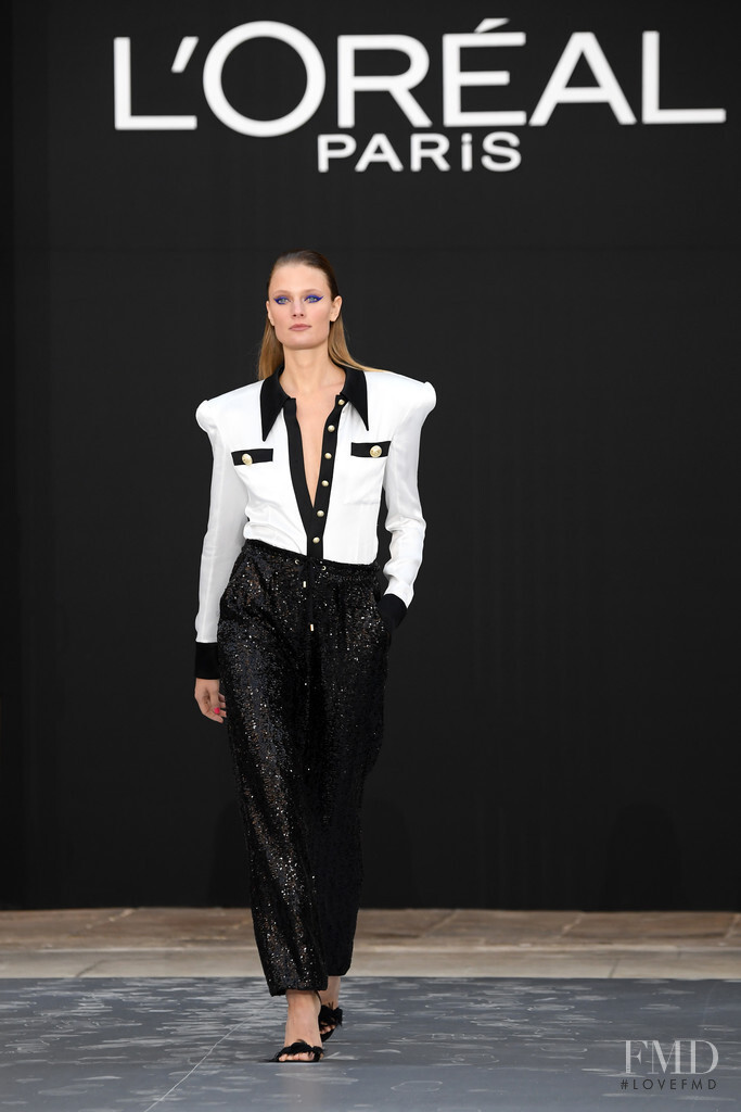 Constance Jablonski featured in  the L\'Oreal Paris fashion show for Spring/Summer 2020