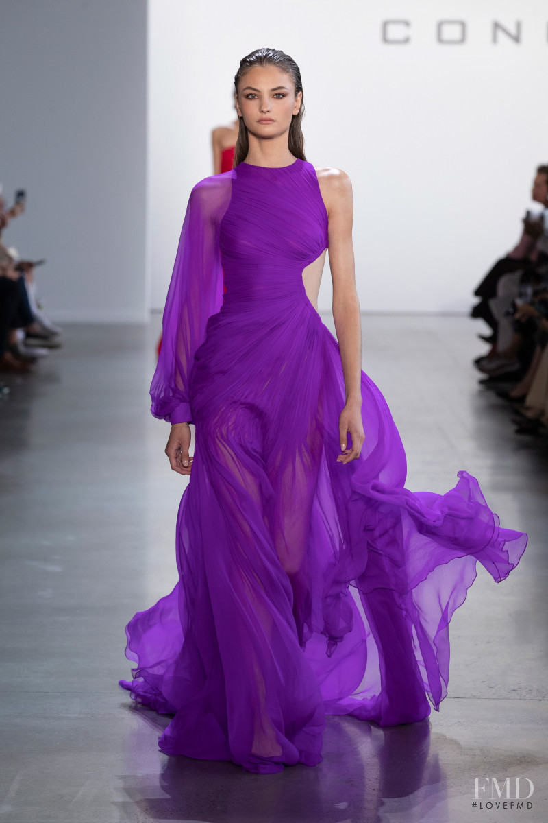 Paula Cioltean featured in  the Cong Tri fashion show for Spring/Summer 2020