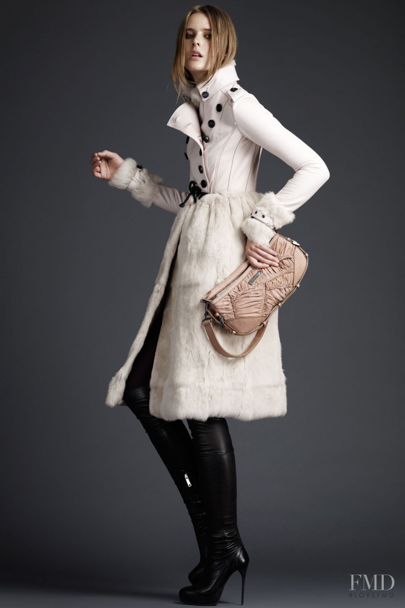 Lisanne de Jong featured in  the Burberry Prorsum fashion show for Pre-Fall 2011