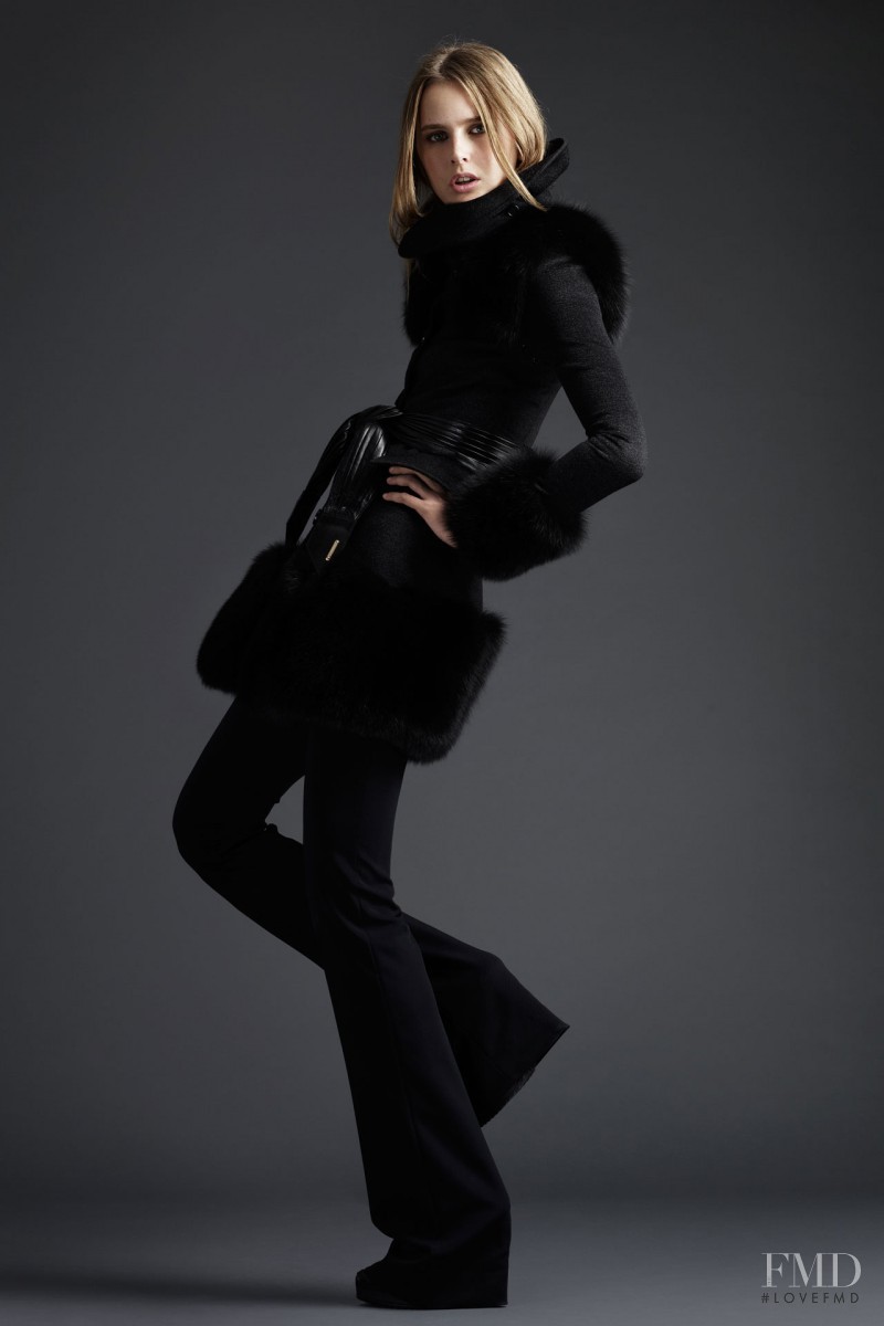 Lisanne de Jong featured in  the Burberry Prorsum fashion show for Pre-Fall 2011