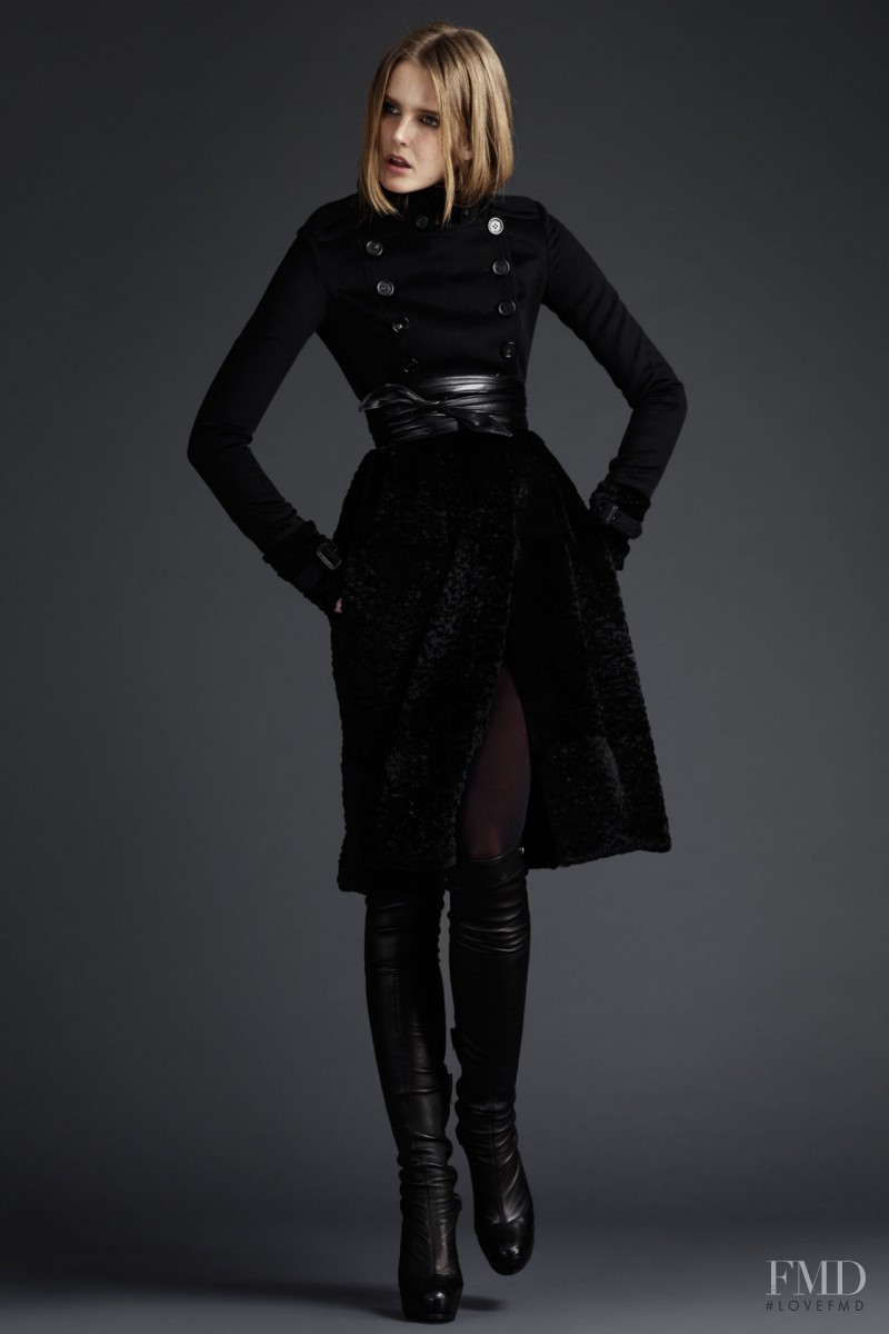 Lisanne de Jong featured in  the Burberry Prorsum fashion show for Pre-Fall 2011