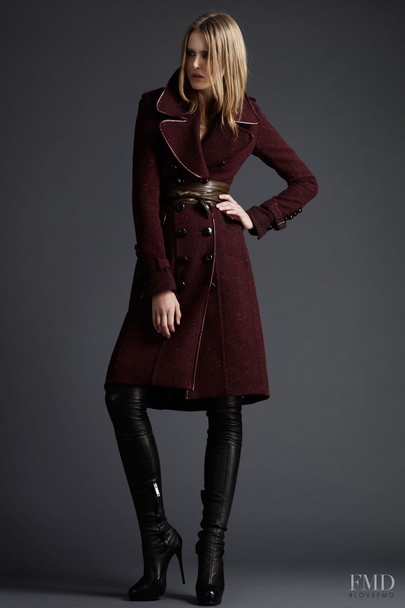 Lisanne de Jong featured in  the Burberry Prorsum fashion show for Pre-Fall 2011