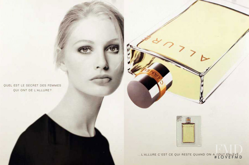 Kirsty Hume featured in  the Chanel Parfums Allure advertisement for Autumn/Winter 1996