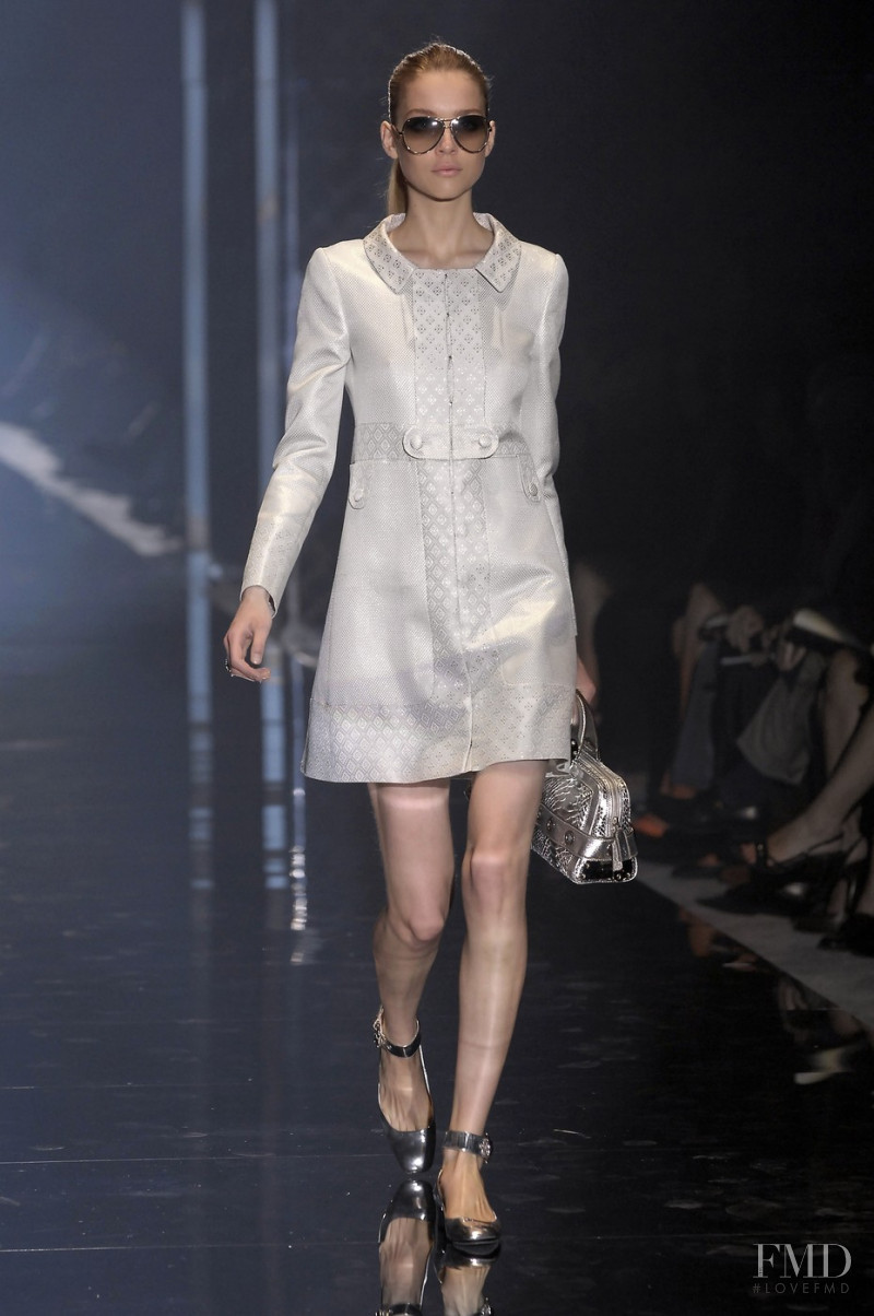 Kim Noorda featured in  the Gucci fashion show for Spring/Summer 2007