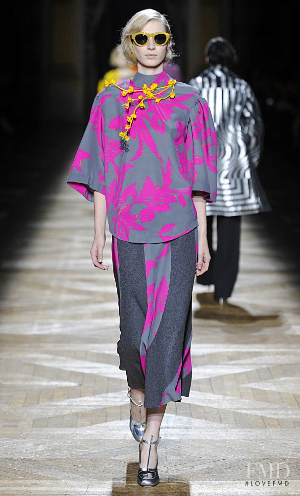 Julia Nobis featured in  the Dries van Noten fashion show for Autumn/Winter 2014