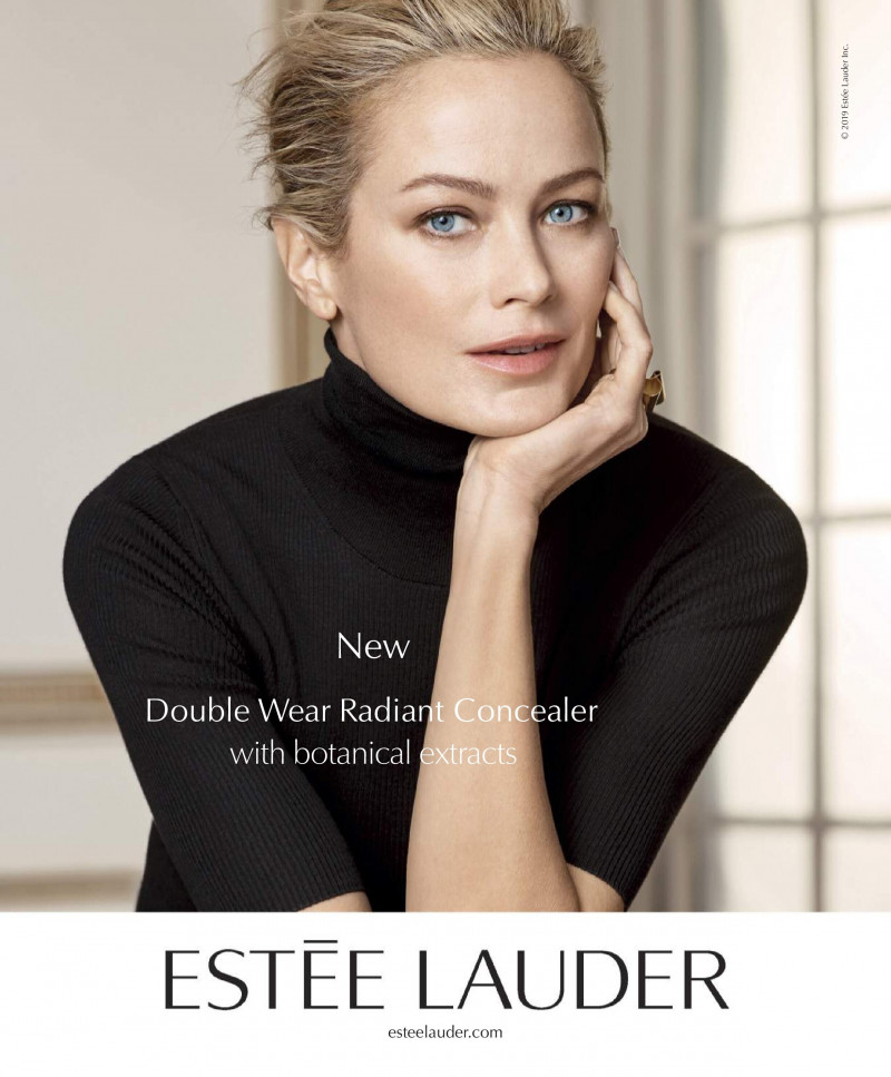 Carolyn Murphy featured in  the Estée Lauder advertisement for Spring/Summer 2020