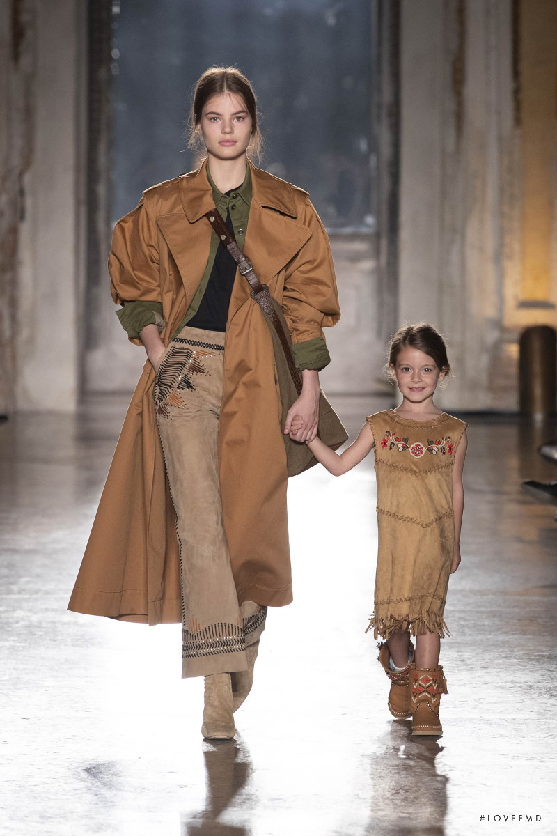 Alberta Ferretti fashion show for Resort 2019