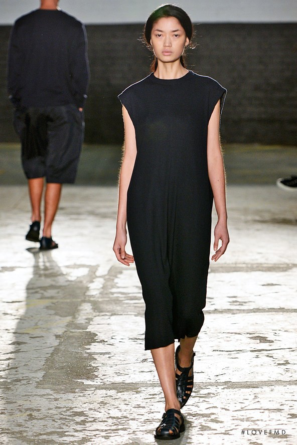 Qi Wen featured in  the 1205 fashion show for Spring/Summer 2014