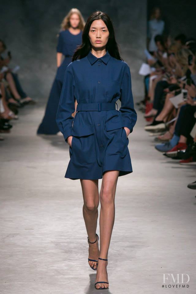 Qi Wen featured in  the Felipe Oliveira Baptista fashion show for Spring/Summer 2014