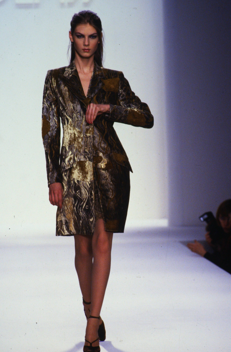 Angela Lindvall featured in  the Bill Blass fashion show for Autumn/Winter 1997