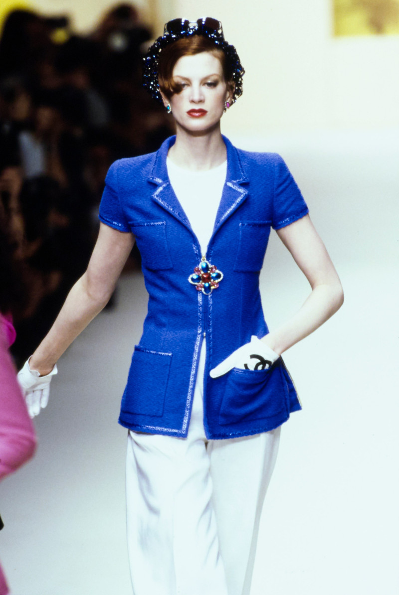 Kristen McMenamy featured in  the Chanel fashion show for Spring/Summer 1995
