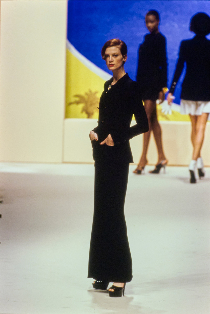 Kristen McMenamy featured in  the Chanel fashion show for Spring/Summer 1995