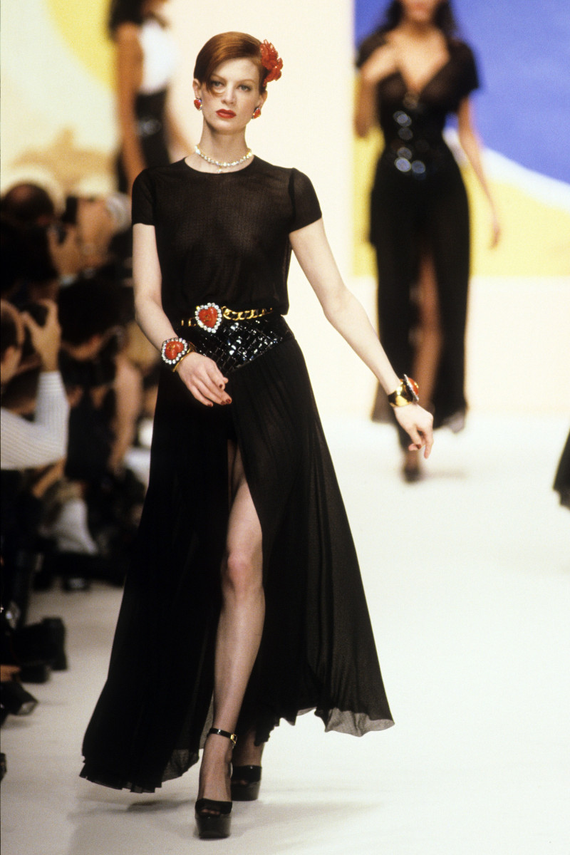 Kristen McMenamy featured in  the Chanel fashion show for Spring/Summer 1995