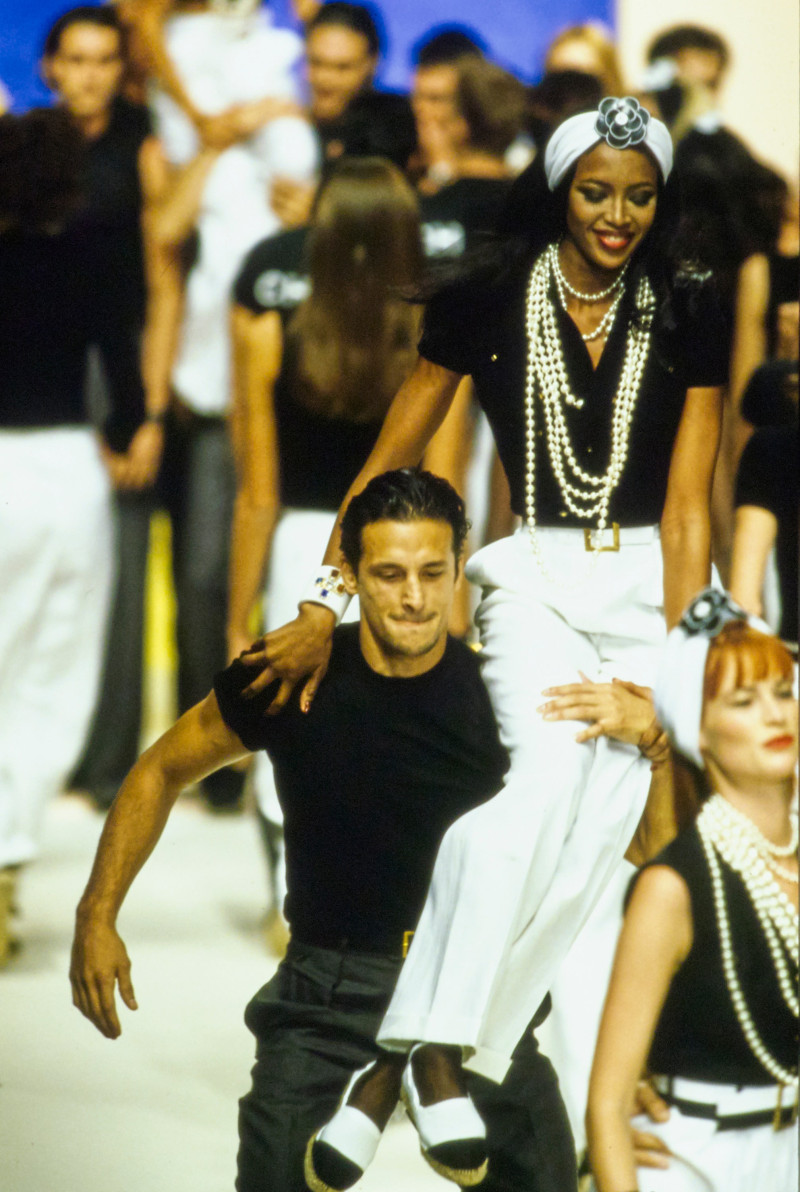 Naomi Campbell featured in  the Chanel fashion show for Spring/Summer 1995