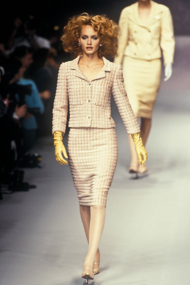 Amber Valletta featured in  the Chloe fashion show for Autumn/Winter 1995
