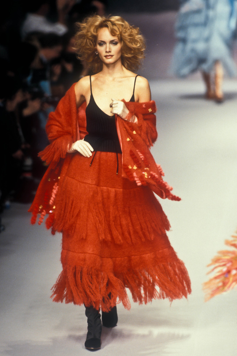 Amber Valletta featured in  the Chloe fashion show for Autumn/Winter 1995