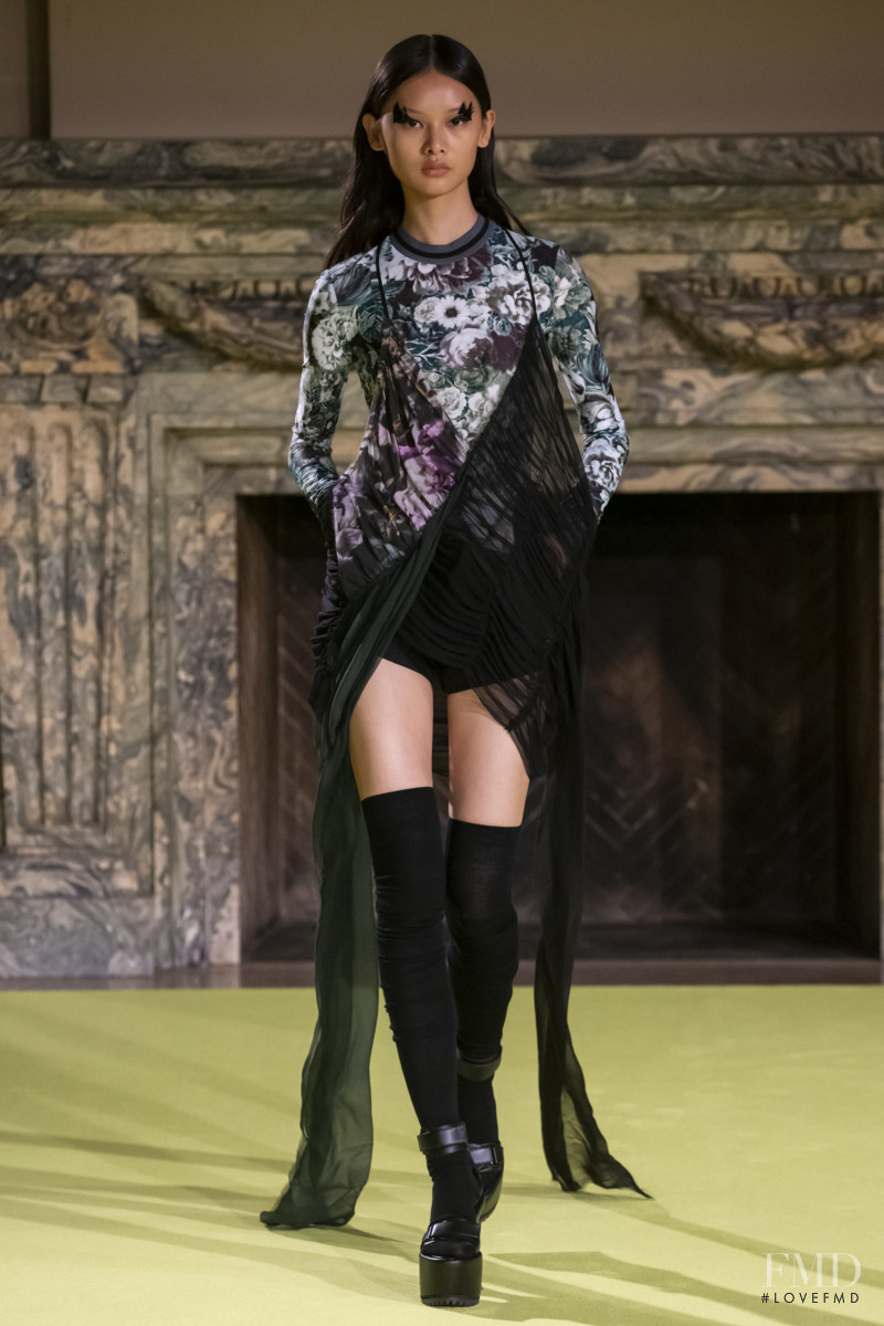 Shu Ping Li featured in  the Vera Wang fashion show for Autumn/Winter 2020