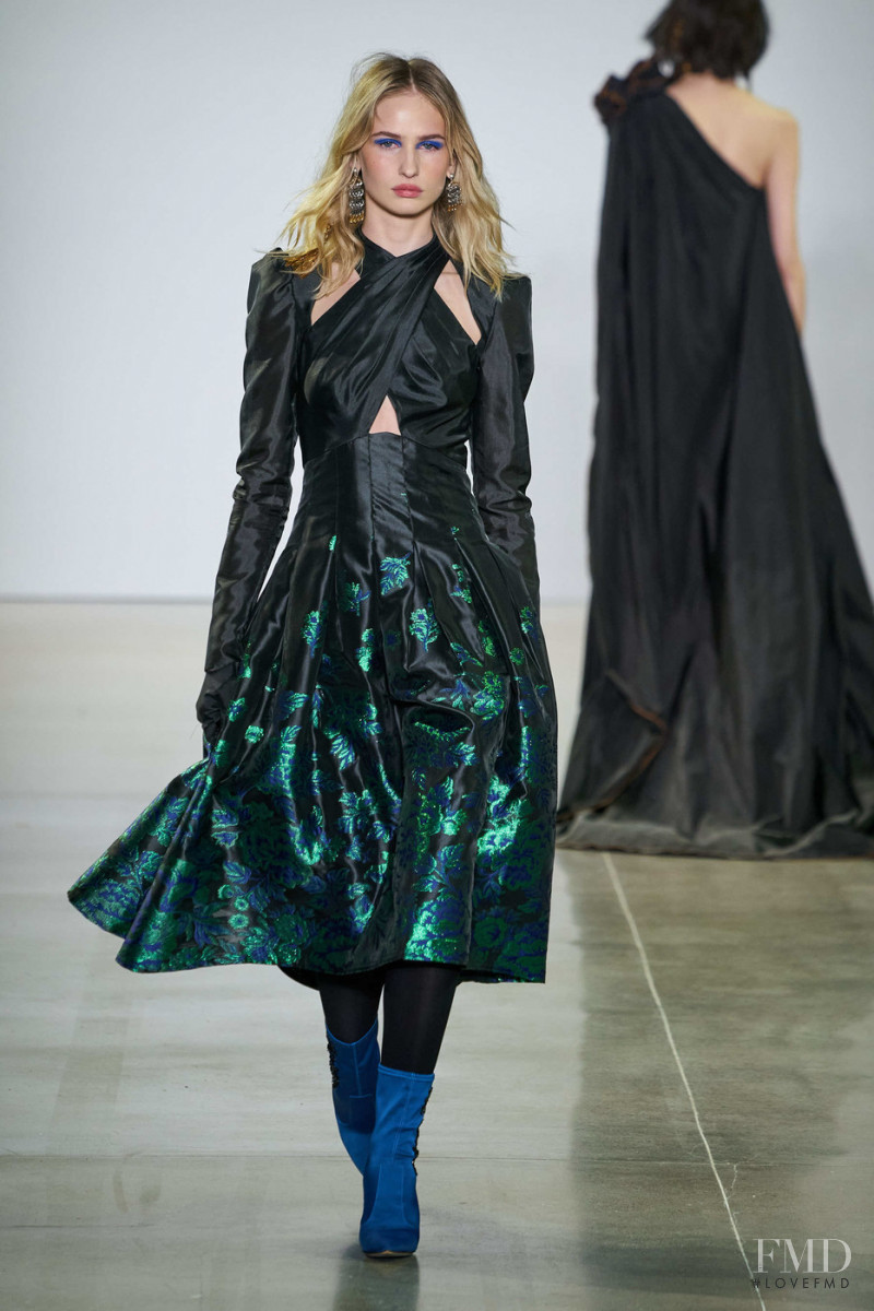 Amanda Söderberg featured in  the Tadashi Shoji fashion show for Autumn/Winter 2020
