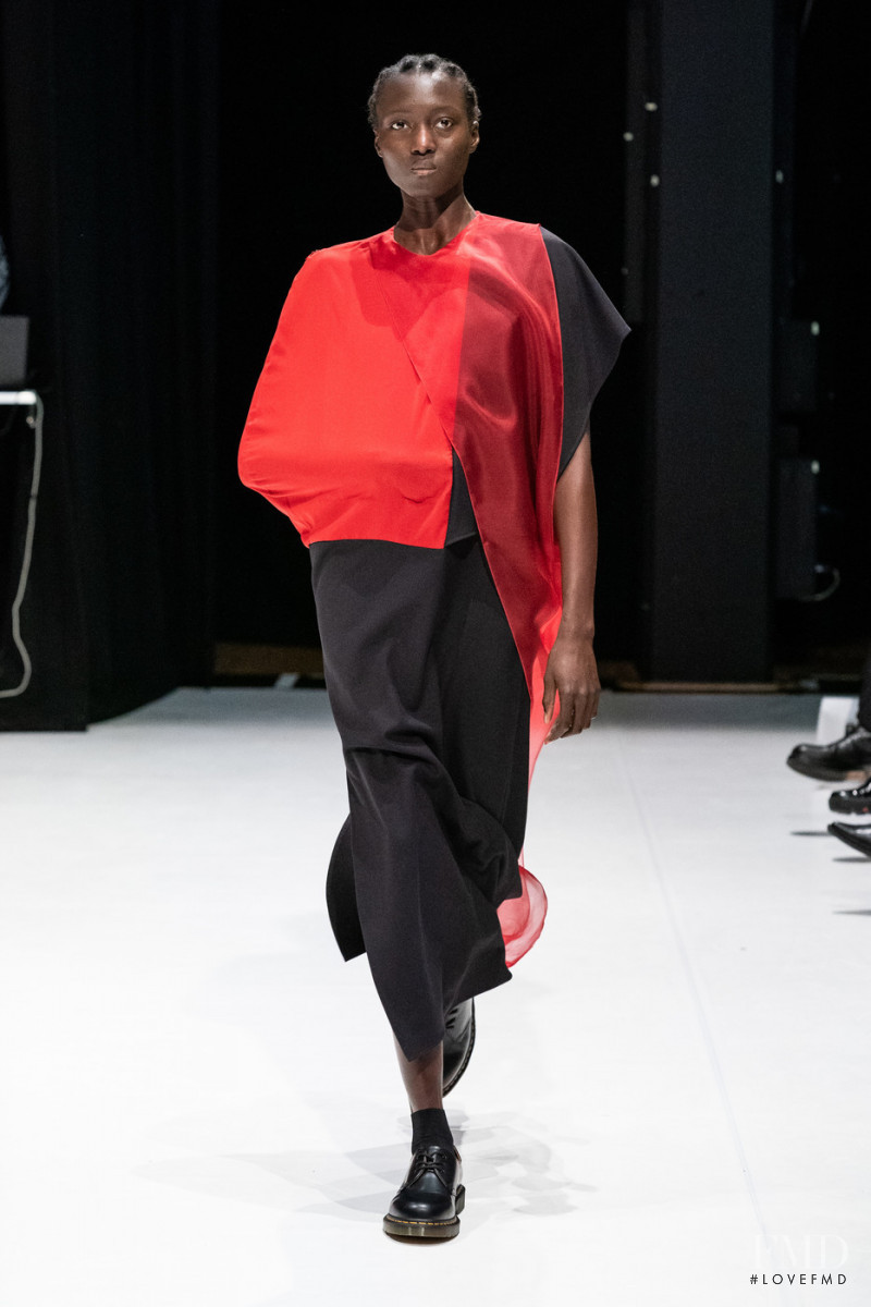 Hussein Chalayan fashion show for Autumn/Winter 2020