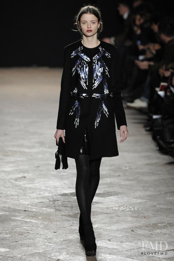 Wang Peiyi fashion show for Autumn/Winter 2013