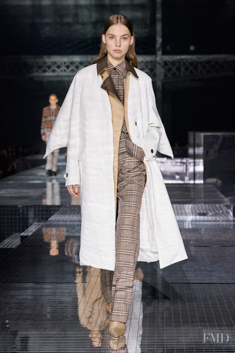 Marielu Schuehmann featured in  the Burberry fashion show for Autumn/Winter 2020