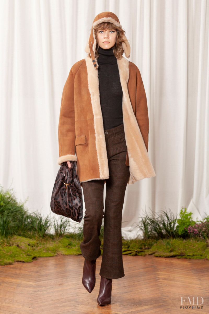 Sarah Cano featured in  the Simonetta Ravizza fashion show for Autumn/Winter 2020