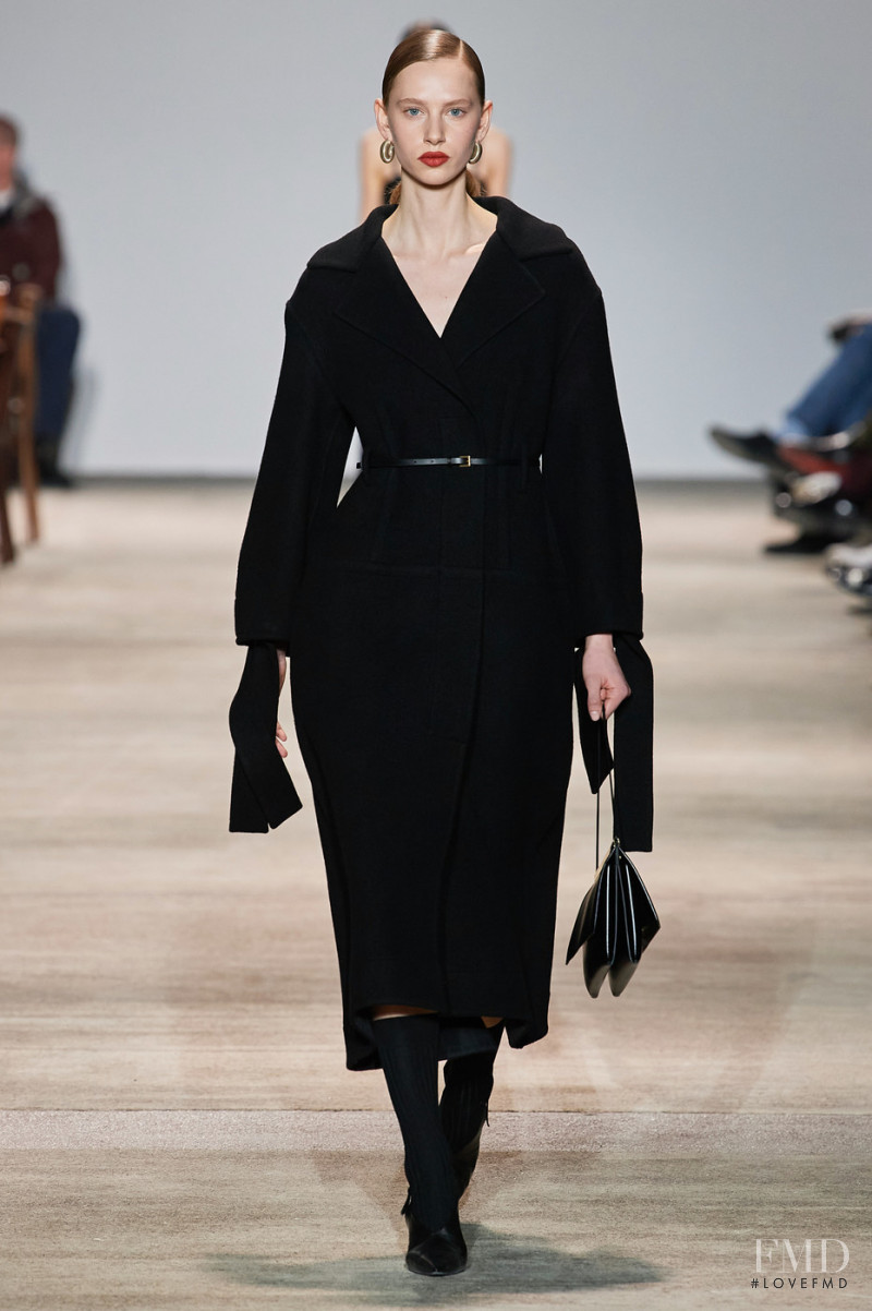 Lotka Lakwijk featured in  the Jil Sander fashion show for Autumn/Winter 2020
