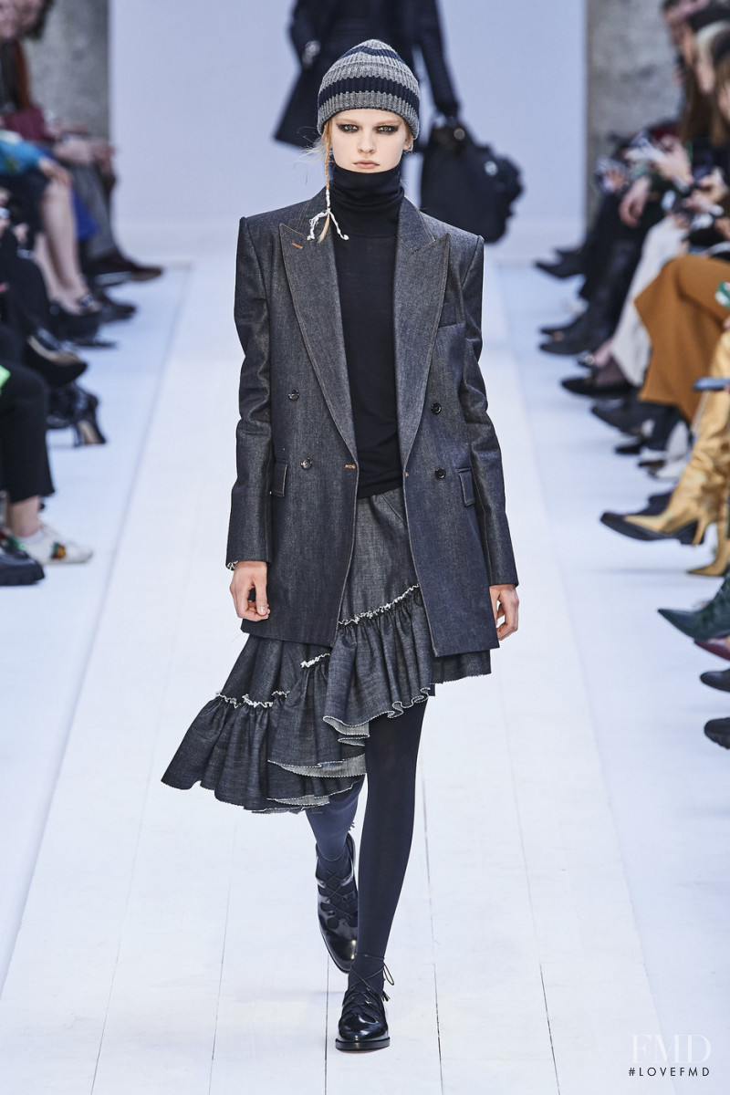 Hannah Motler featured in  the Max Mara fashion show for Autumn/Winter 2020