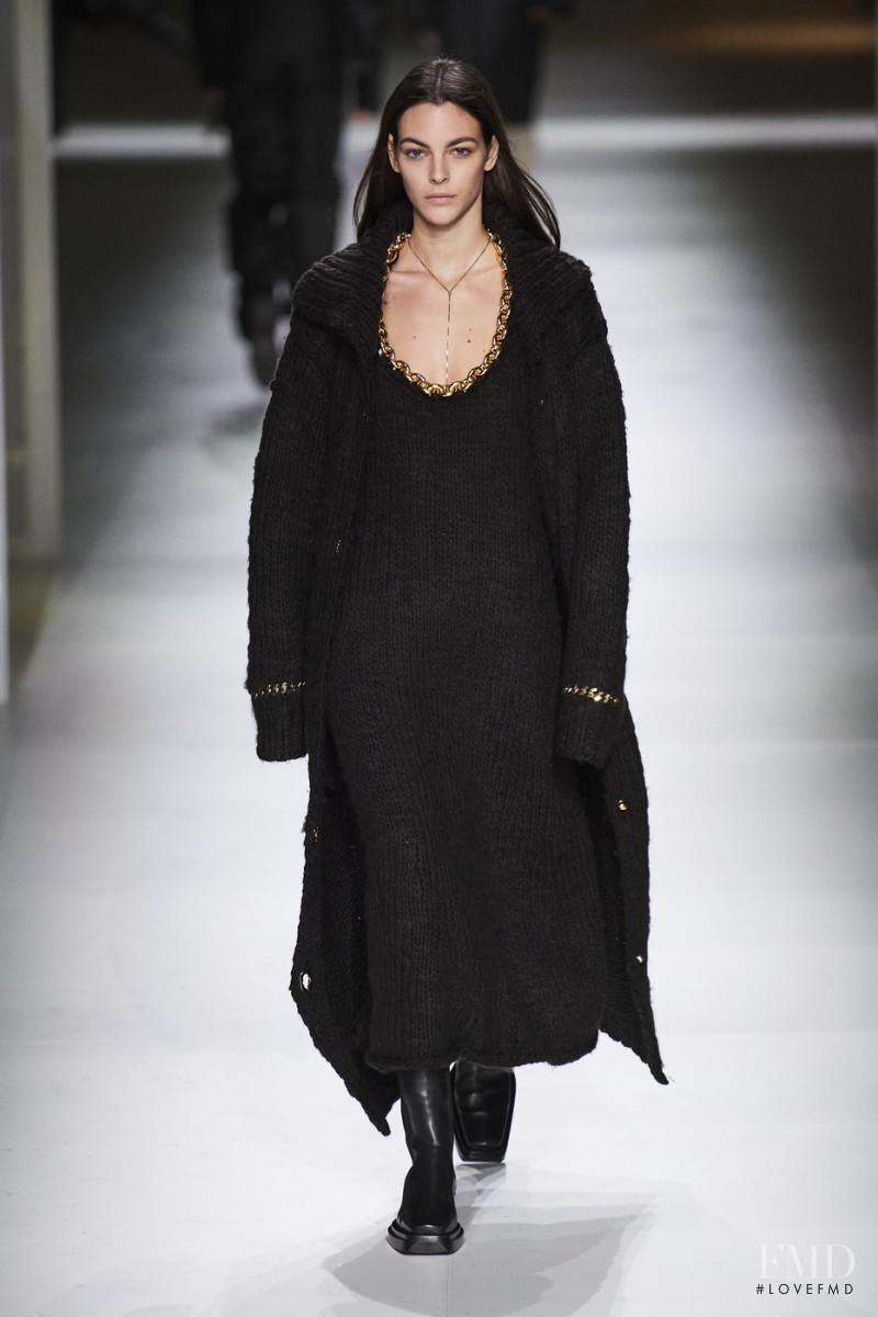 Vittoria Ceretti featured in  the Bottega Veneta fashion show for Autumn/Winter 2020