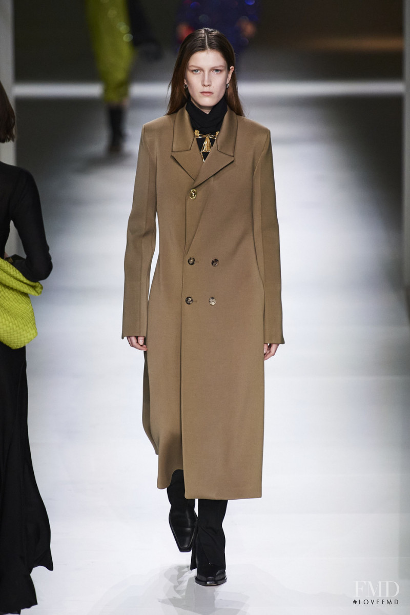 Tessa Bruinsma featured in  the Bottega Veneta fashion show for Autumn/Winter 2020
