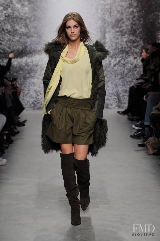 Samantha Gradoville featured in  the Paul et Joe fashion show for Autumn/Winter 2014