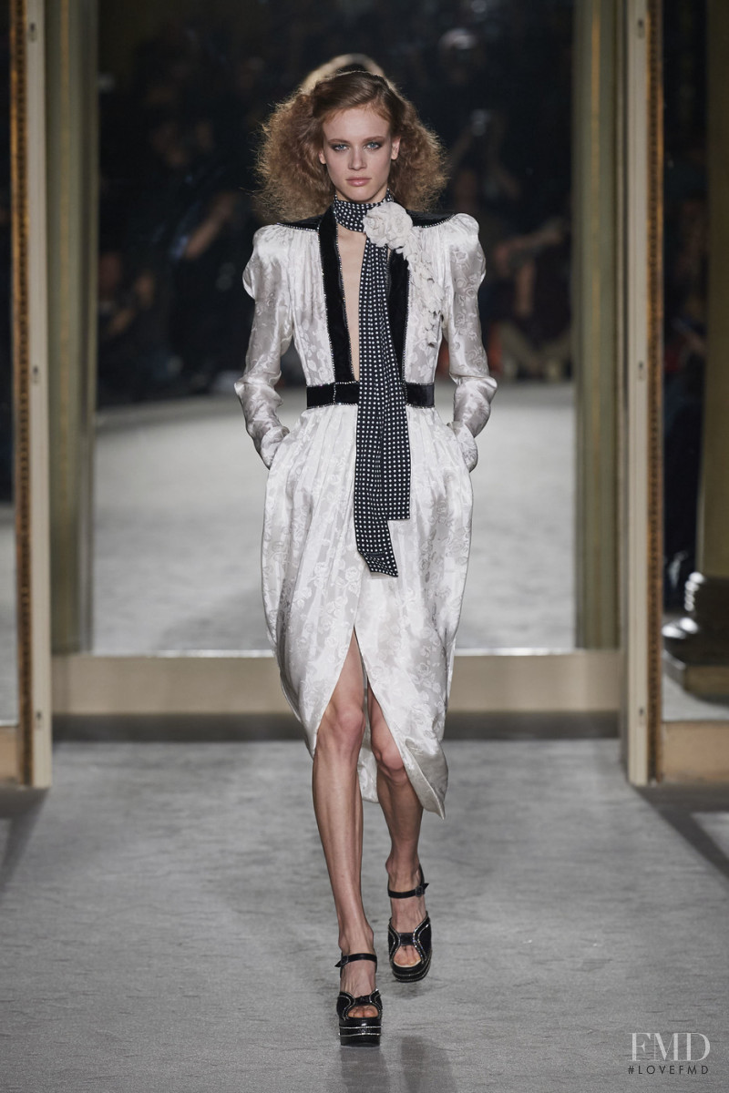 Sarah Dahl featured in  the Philosophy di Lorenzo Serafini fashion show for Autumn/Winter 2020