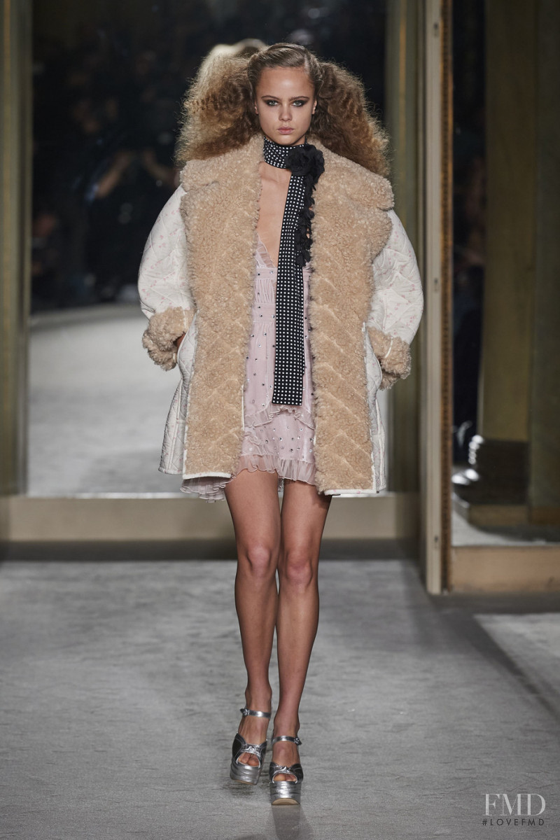 Olivia Vinten featured in  the Philosophy di Lorenzo Serafini fashion show for Autumn/Winter 2020