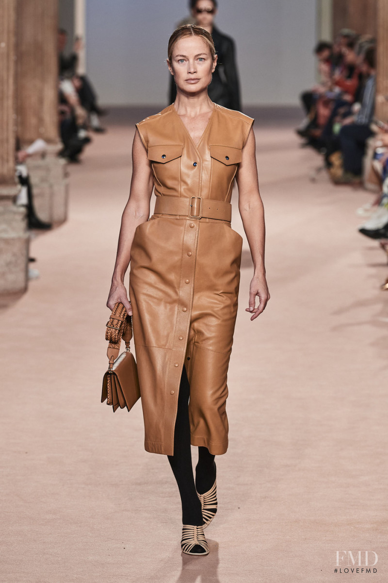 Carolyn Murphy featured in  the Salvatore Ferragamo fashion show for Autumn/Winter 2020