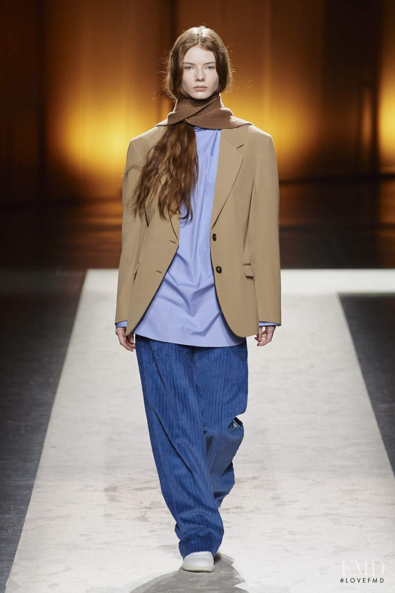 Alyda Grace Carder featured in  the Tod\'s fashion show for Autumn/Winter 2020